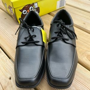 Smart Fit women’s size 6 black shoes, brand new, still in the box.